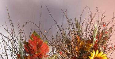 باقة الخريف من أوراق القيقب ورماد الجبل كيفية صنع باقة الخريف من أوراق الشجر