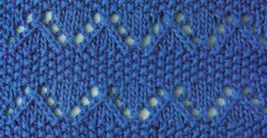 Knitting simple patterns with knitting needles