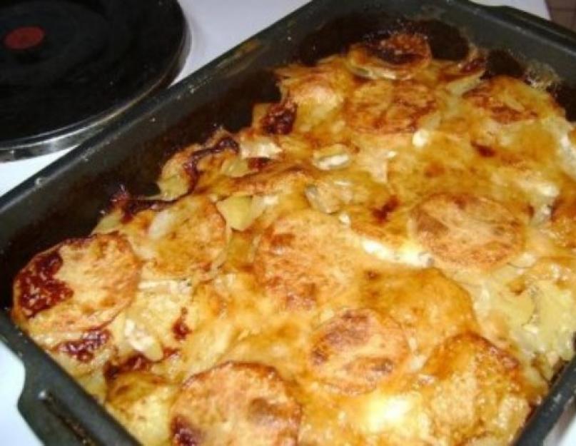 Как запечь картошку с грудкой. Куриные грудки запеченные с картофелем и помидорами в духовке
